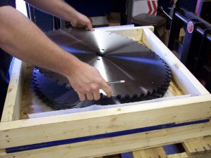 packing-saws-in-shipping